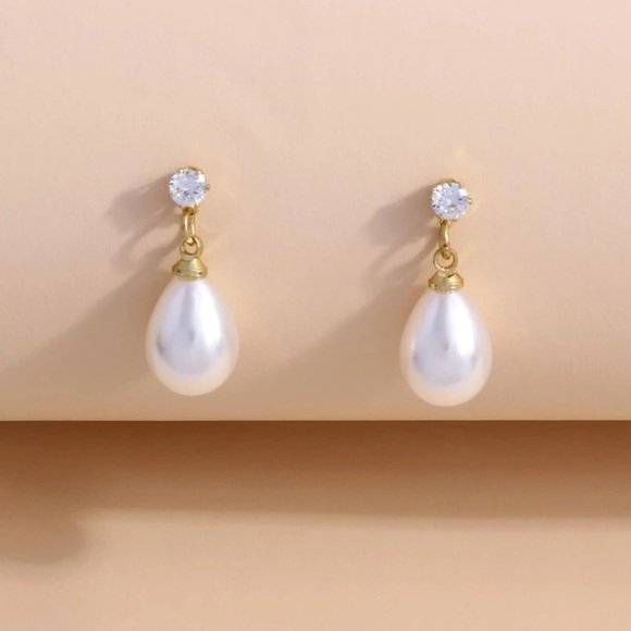 Jewelry - PEARL Drop  Earrings